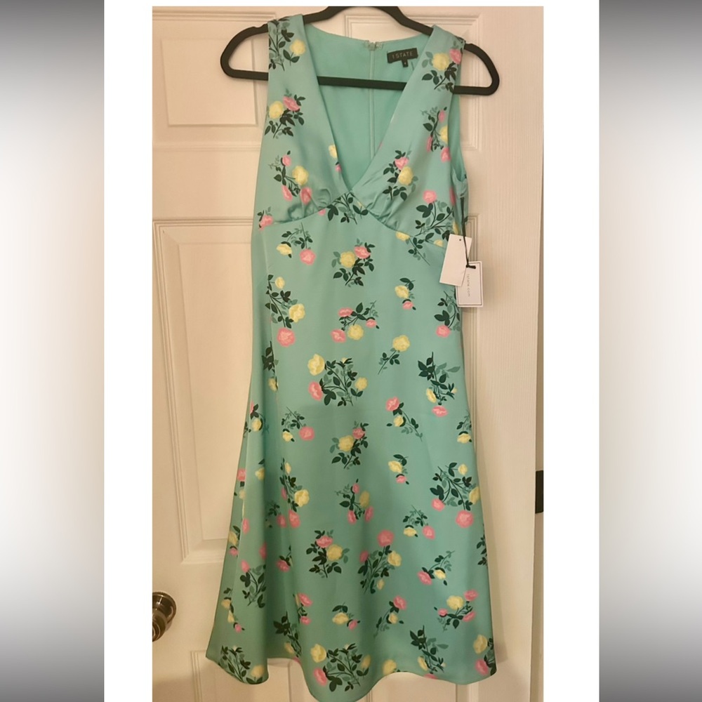 1. State Floral V-Neck Midi Dress - Mint Green